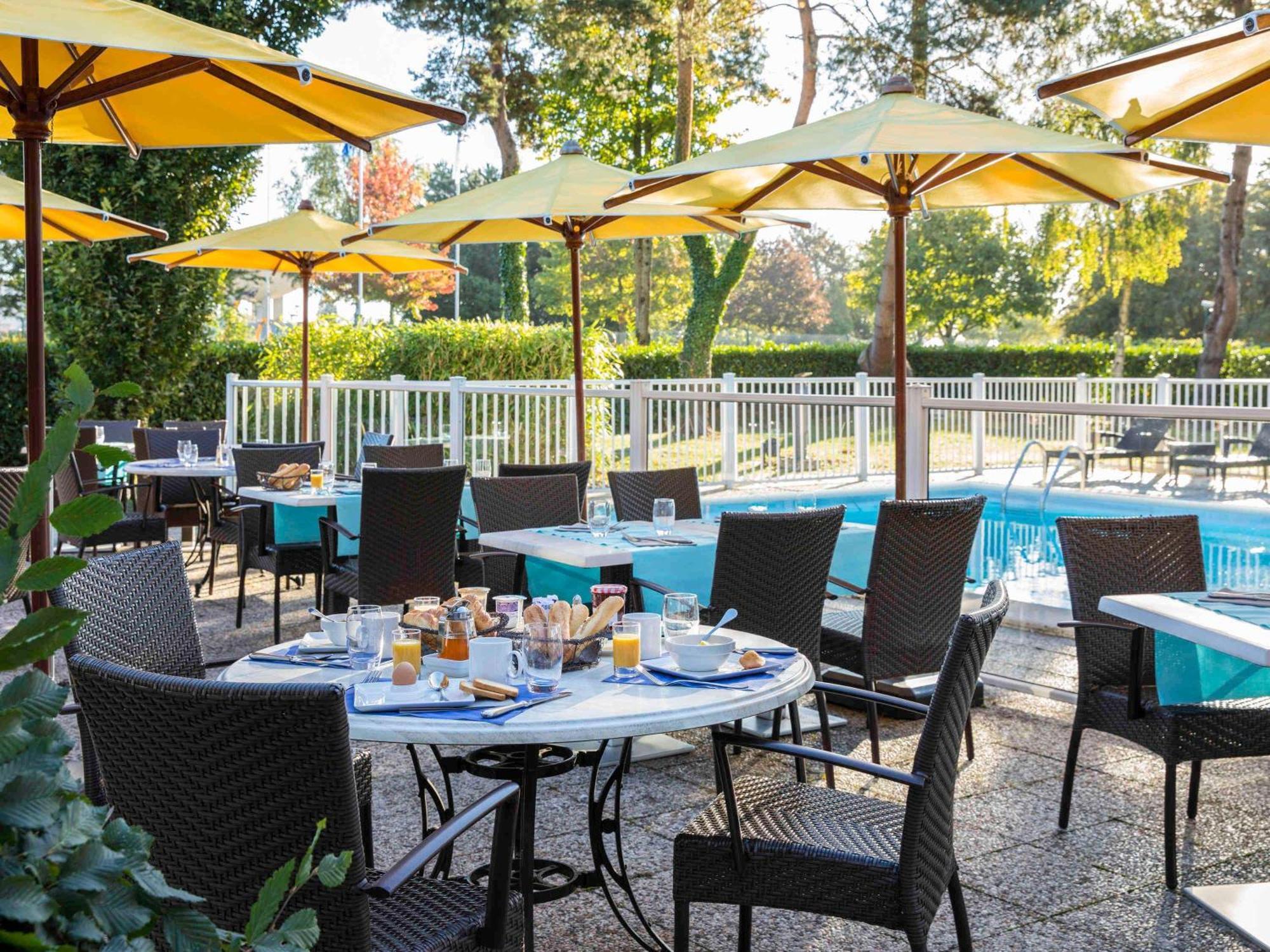 Ibis Styles Lisieux Normandie Exterior foto