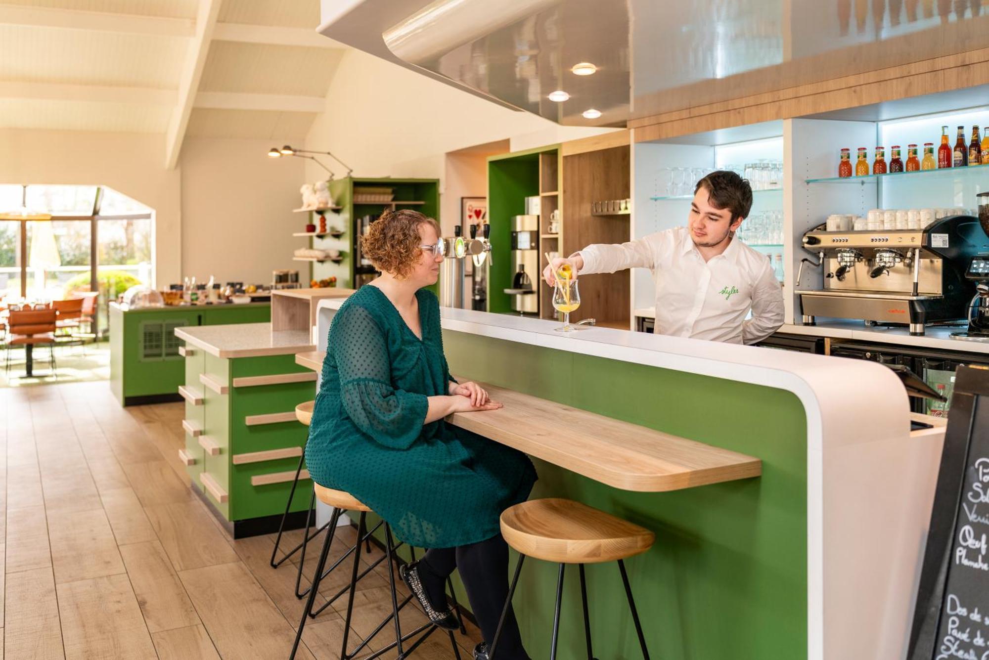 Ibis Styles Lisieux Normandie Exterior foto